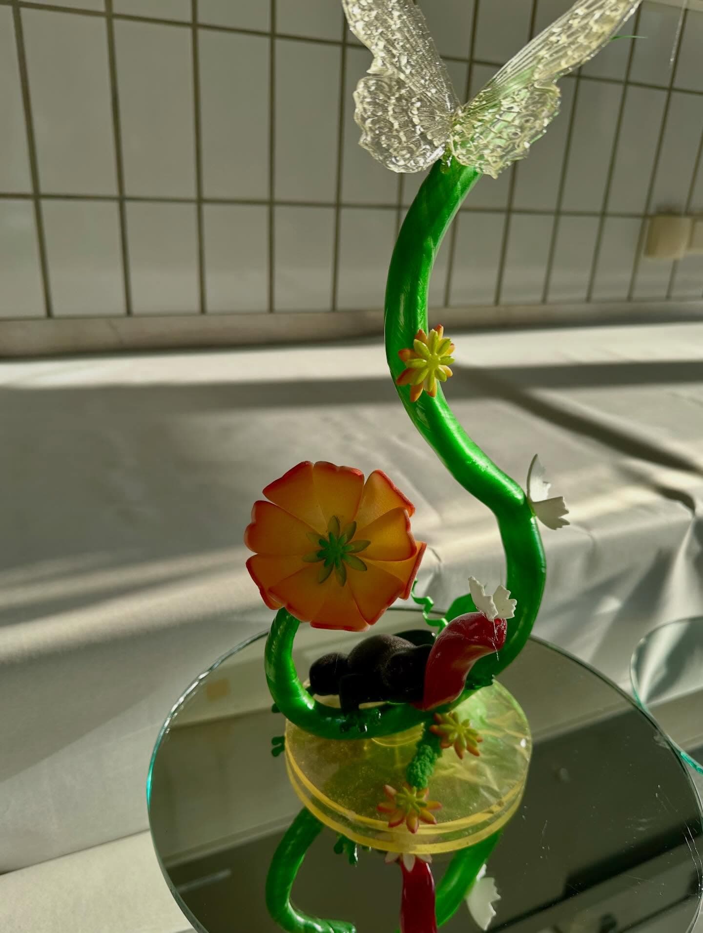 Sugar showpiece seen from the front